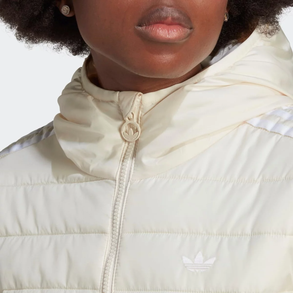 hk5251_9_apparel_on-model_detail-view-2_grey-huge-665792caddeed