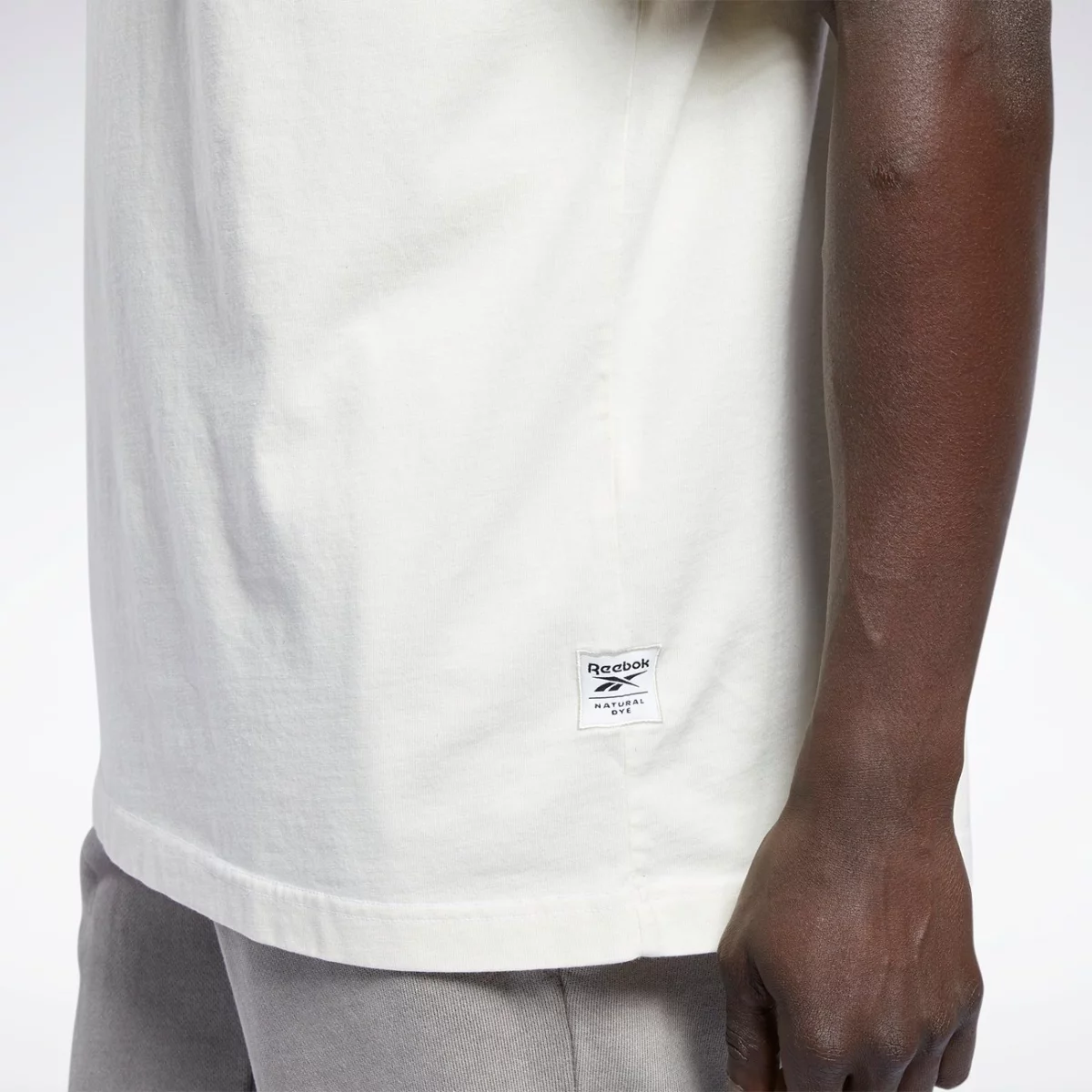 h54441_app_on-model_detail-1_gradient-huge-665777864ef75