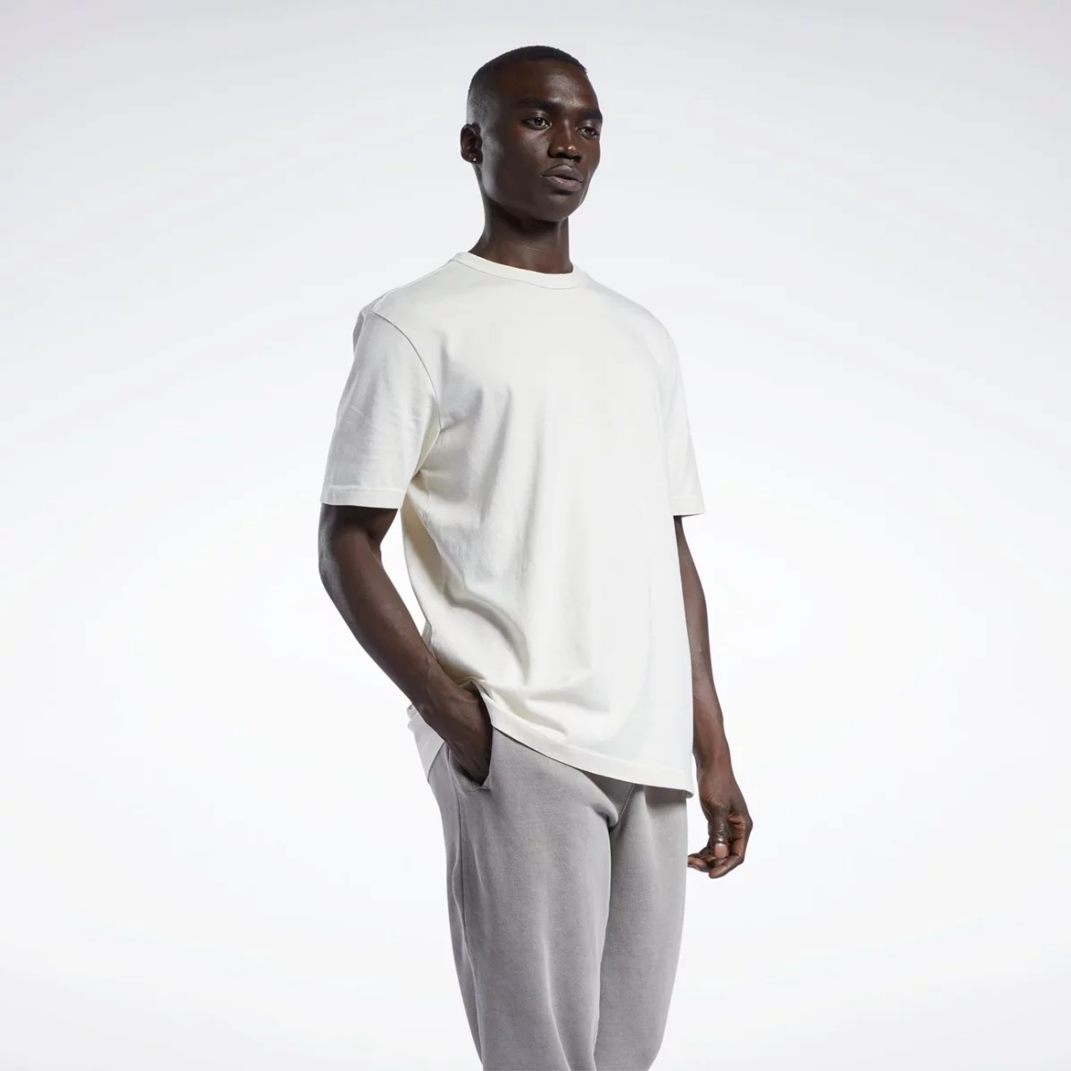 h54441_app_on-model_standard_gradient-huge-66577781d16f2