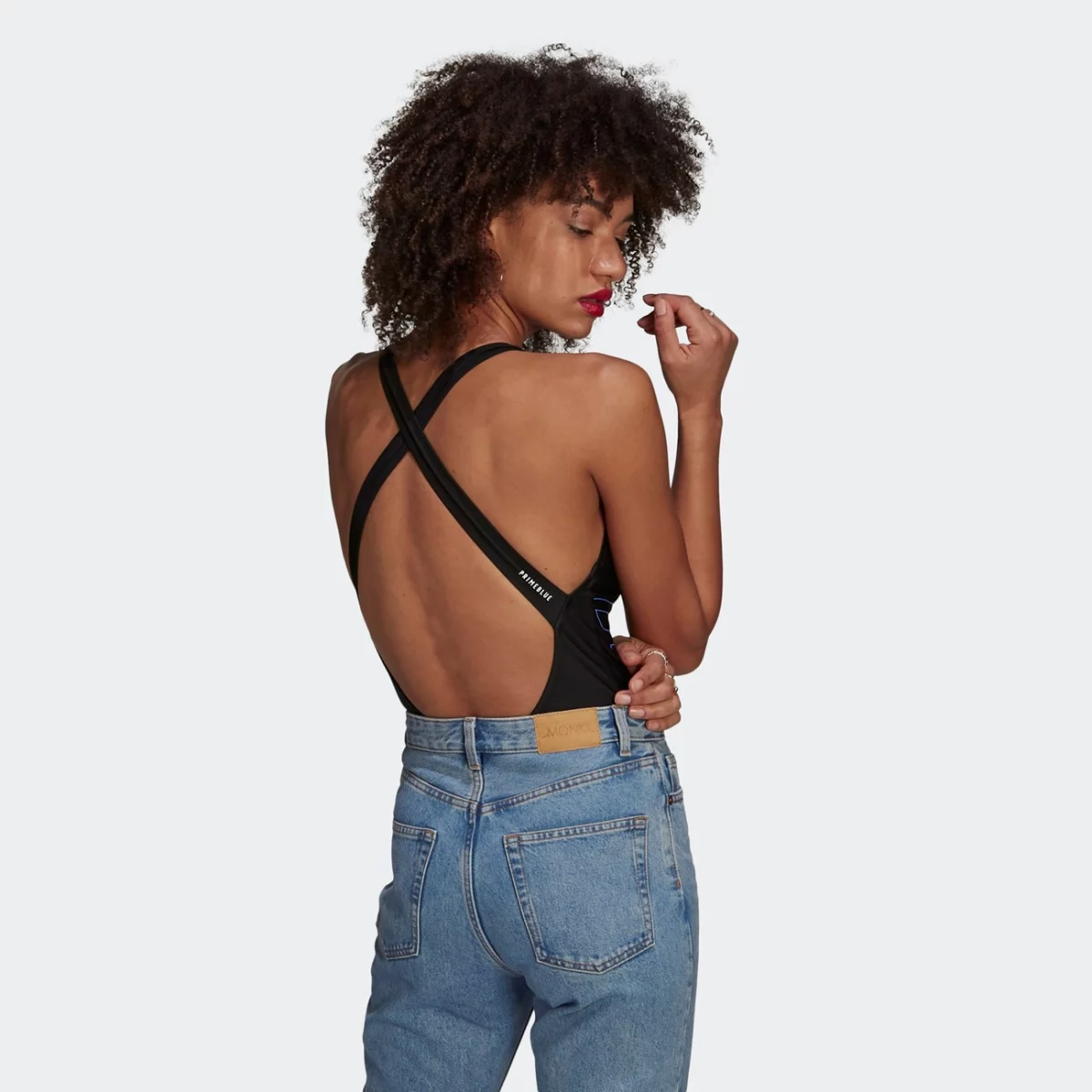 gn2936_app_on-model_back_gradient-huge-665756e680cfd