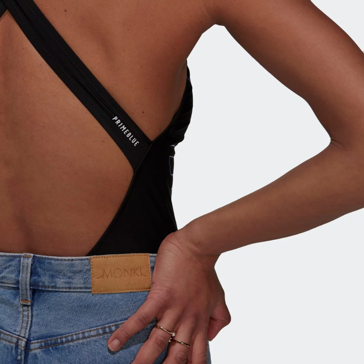 gn2936_app_on-model_detail-1_gradient-huge-665756eb80bd6