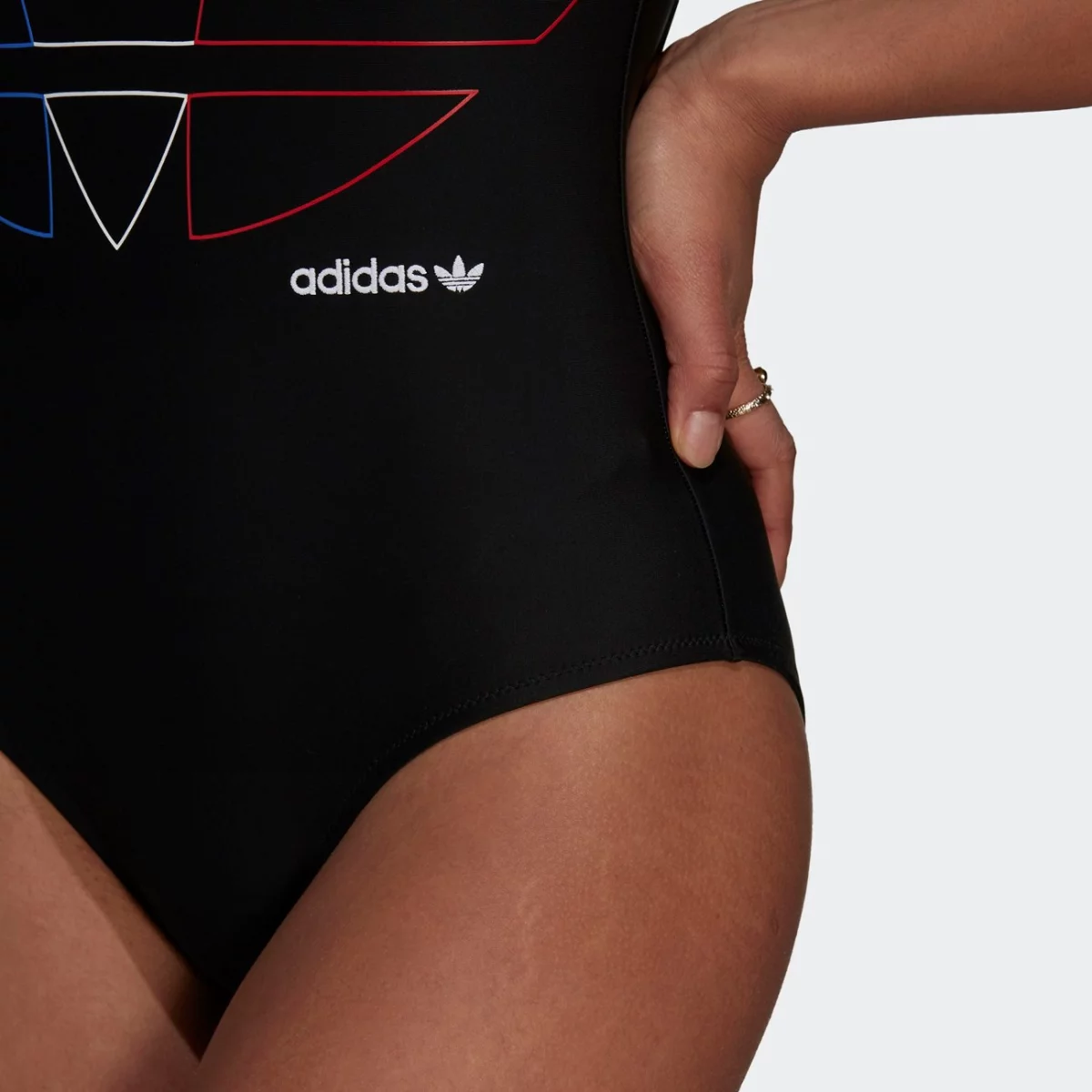 gn2936_app_on-model_detail-2_gradient-huge-665756e9c4078
