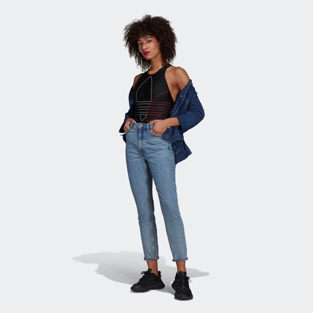 gn2936_app_on-model_walking_gradient-huge-665756ef52d46