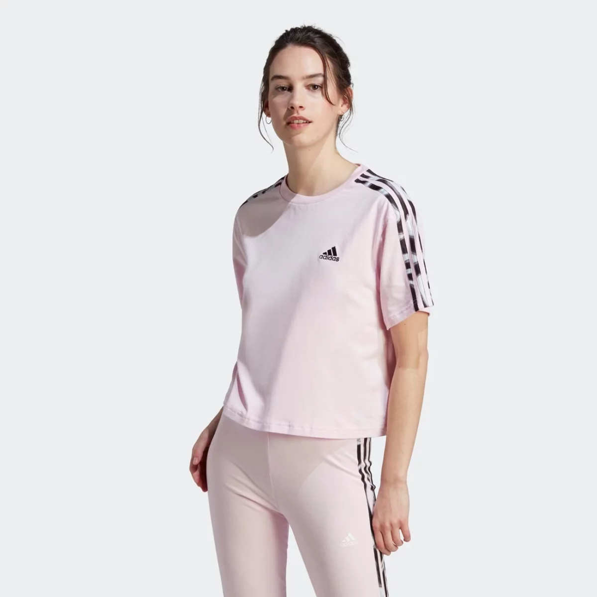 il5870_3_apparel_on-model_standard-view_grey-huge-6657a6a40d31b