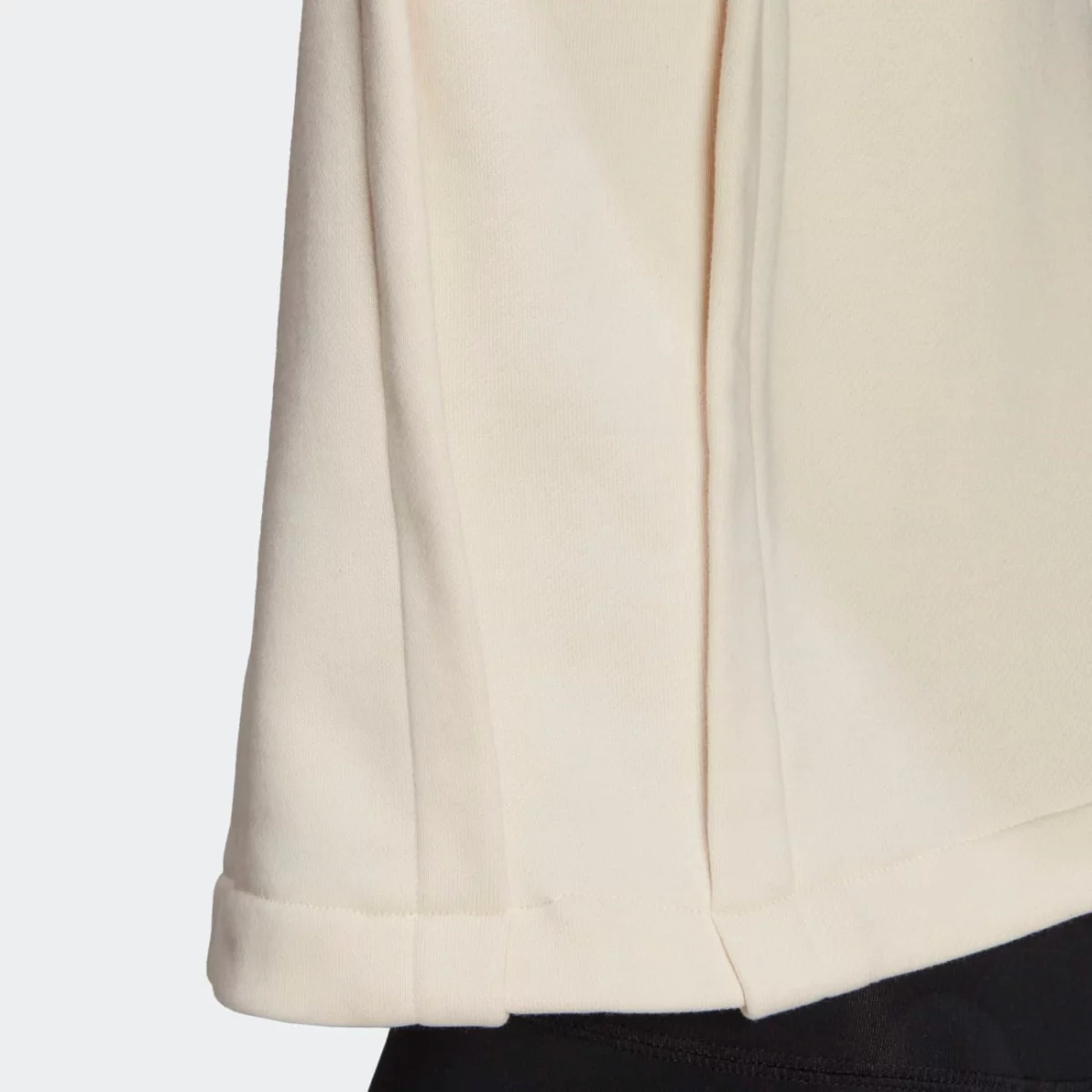 hc2011_8_apparel_on-model_detail-view-2_grey-huge-665779b2e5833