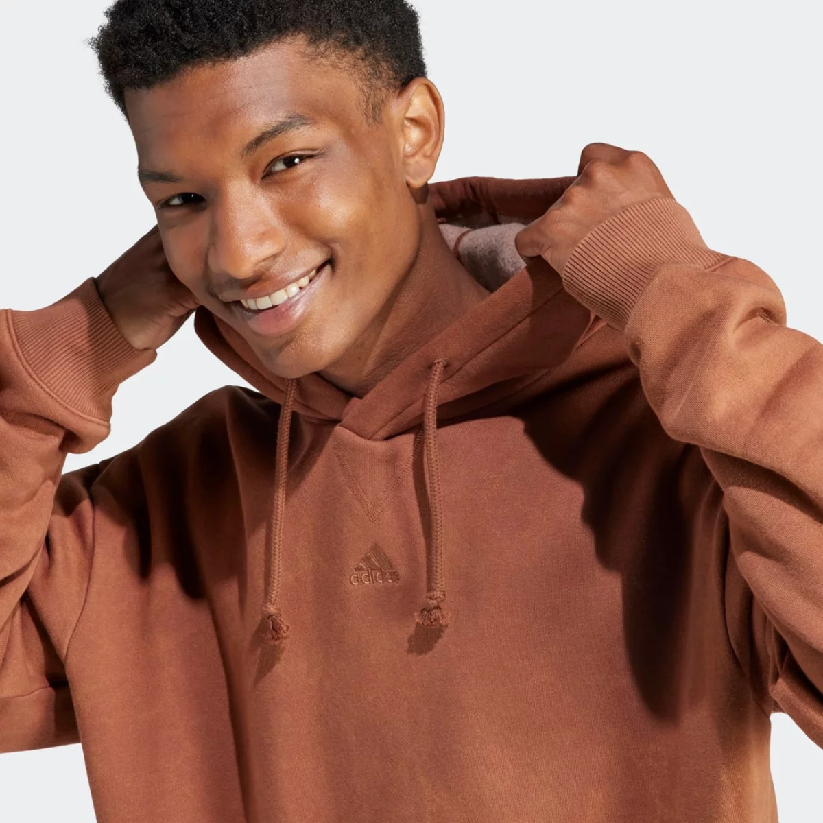 ij6928_8_apparel_on-model_detail-view-1_grey-huge-6657a851f2dae