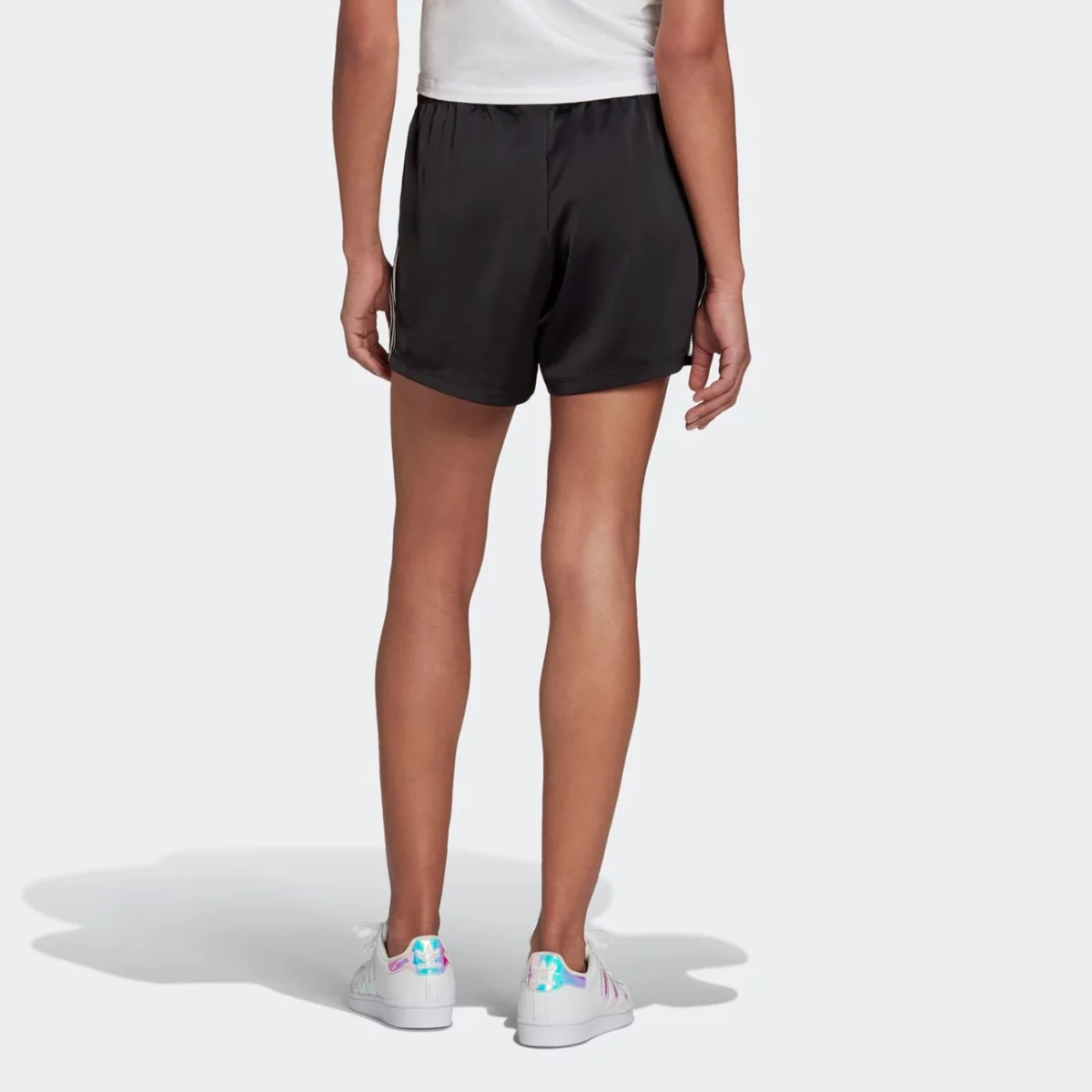 h37806_app_on-model_back_gradient-huge-6657653eeda79
