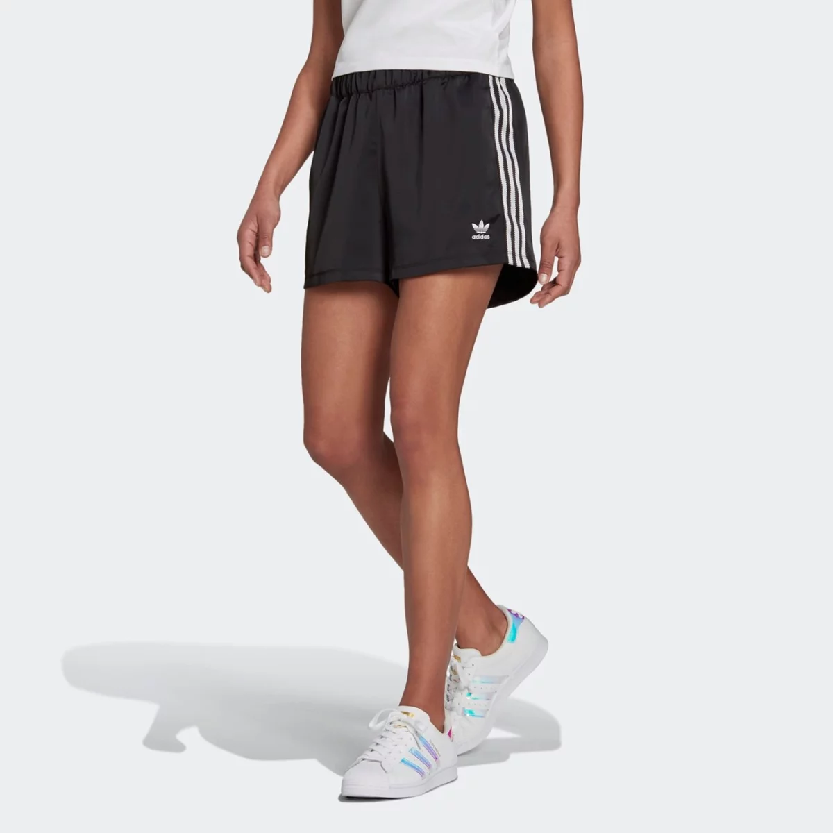 h37806_app_on-model_standard_gradient-huge-6657653be560a