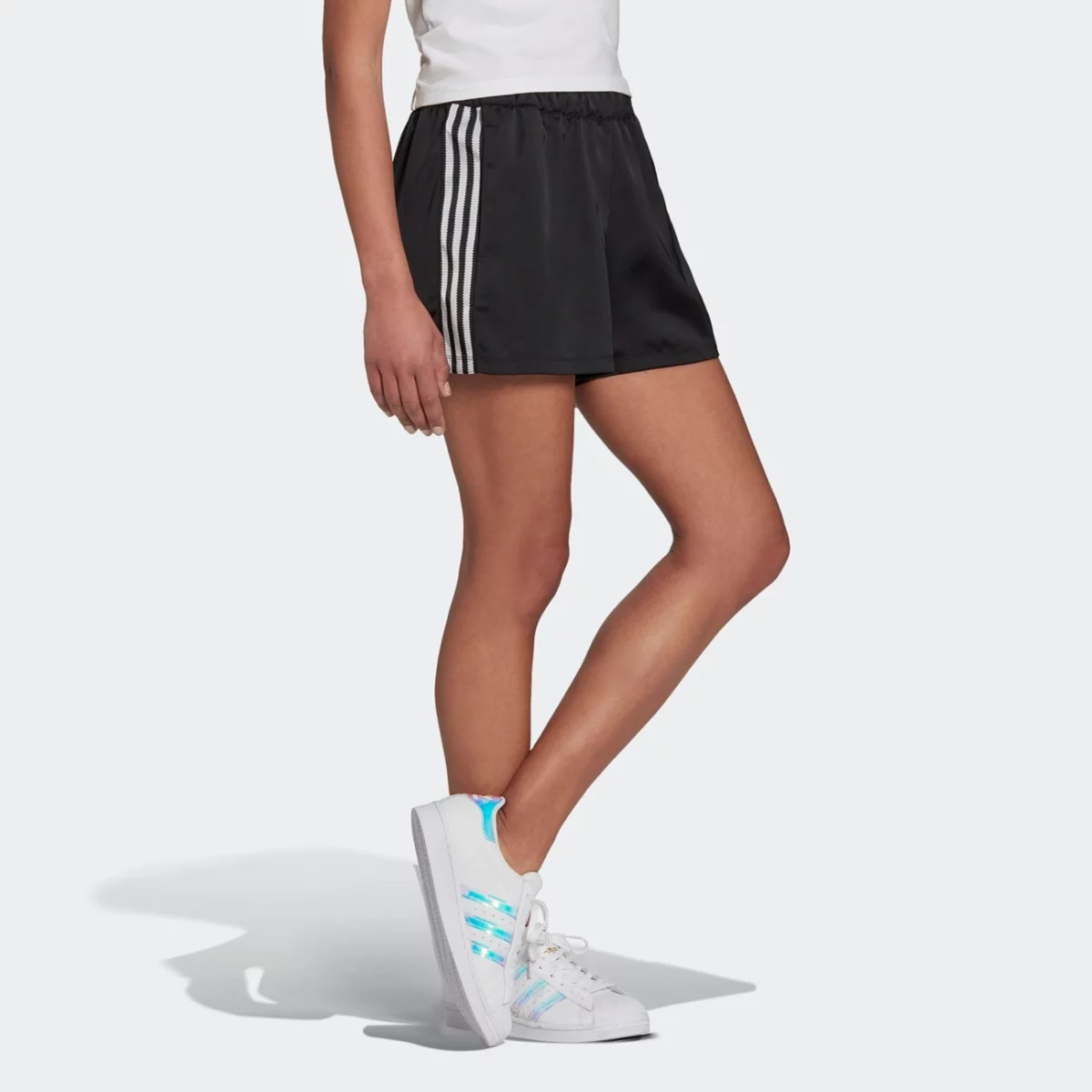 h37806_app_on-model_walking_gradient-huge-6657653d53c84