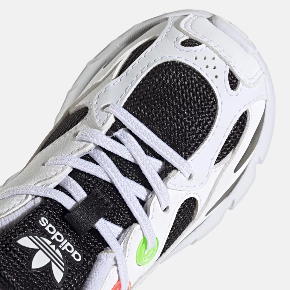 gy3340_9_footwear_photography_detail-view-2_transparent-huge-665806d351296
