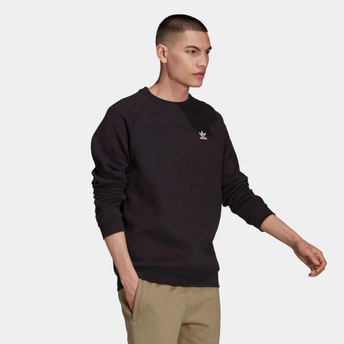 h34645_6_apparel_on-model_walking-view_grey-huge-6657943829899