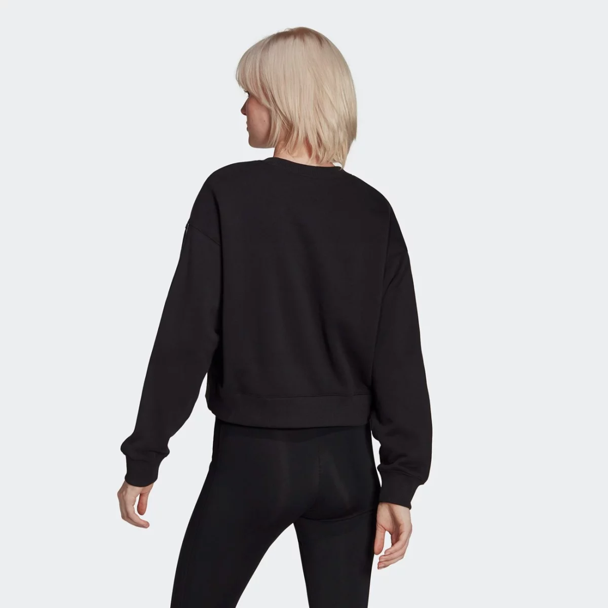 hc2064_app_on-model_back_gradient-huge-665779edc139b