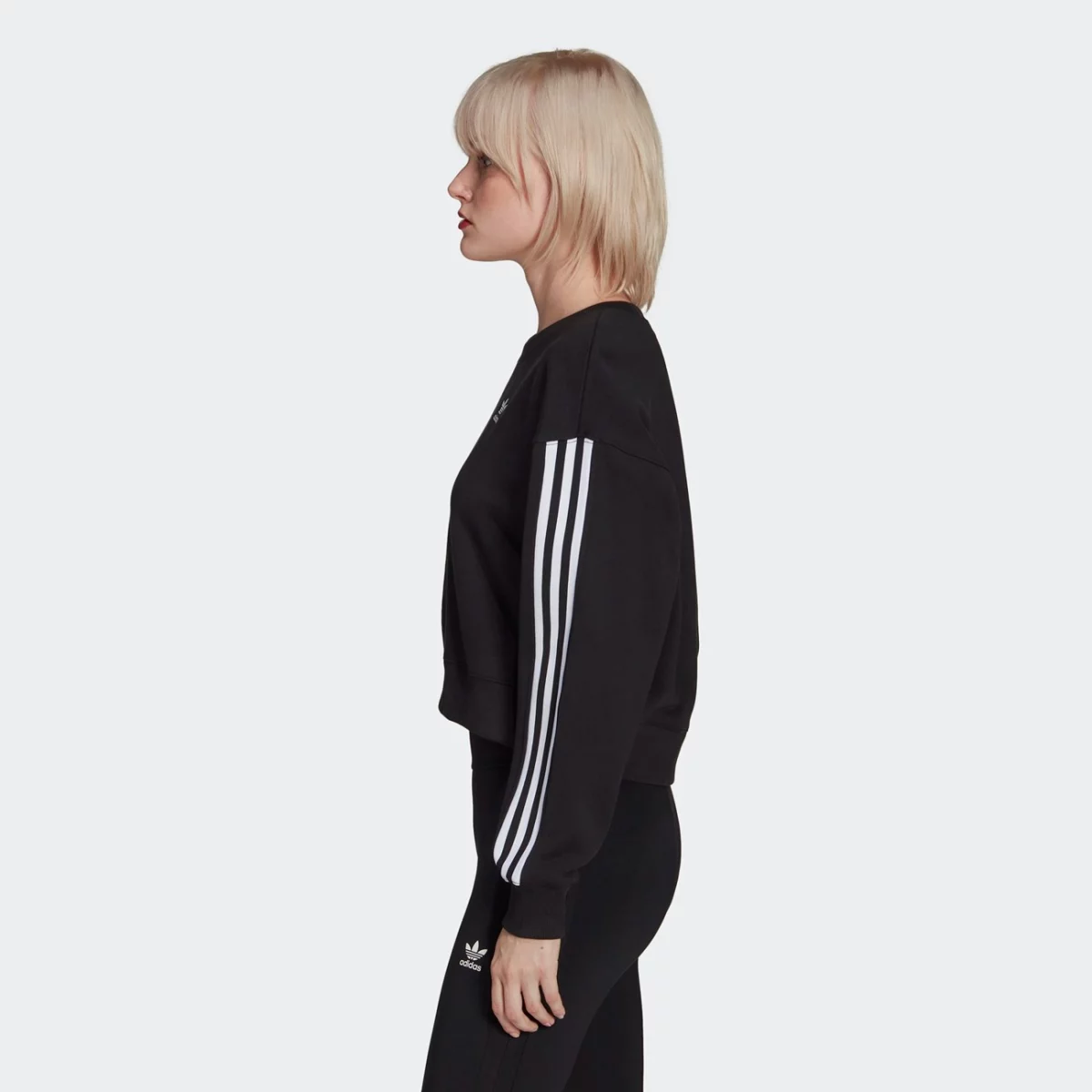 hc2064_app_on-model_side_gradient-huge-665779f073f00
