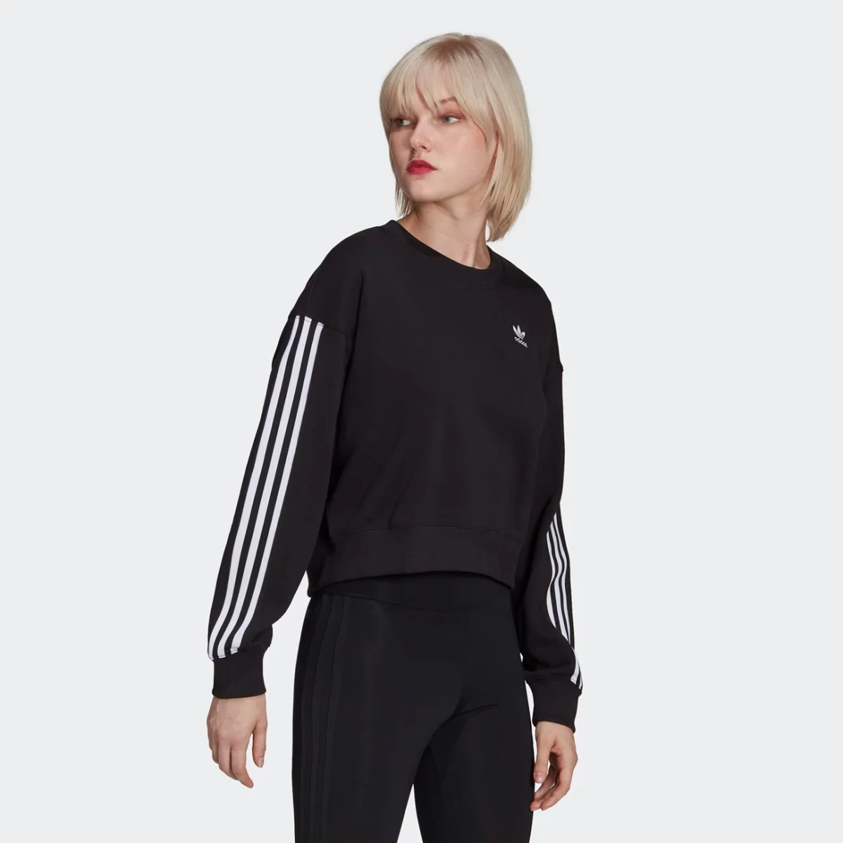 hc2064_app_on-model_walking_gradient-huge-665779ef2bf68