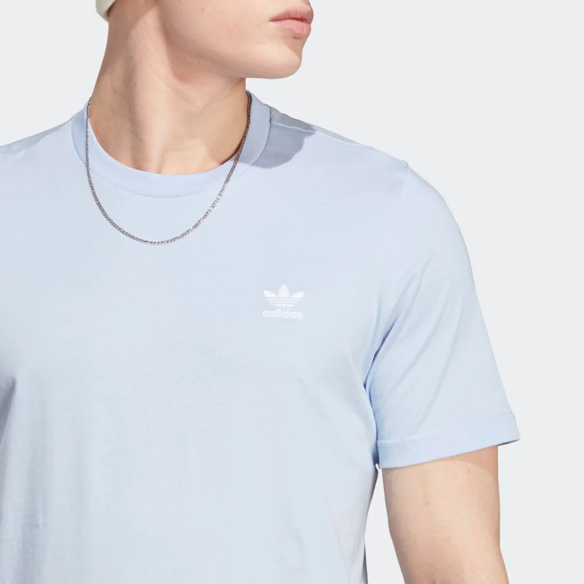 ia4866_7_apparel_on-model_detail-view-1_grey-huge-6657a15adba83