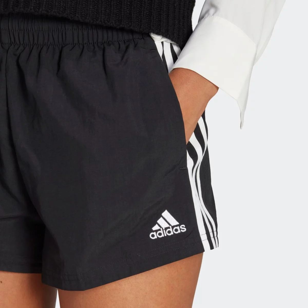 ht3397_6_apparel_on-model_detail-view-1_grey-huge-6657a7756d441