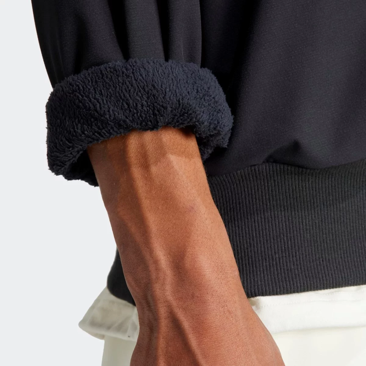 ir5180_8_apparel_on-model_detail-view-2_grey-huge-6657b2ca4f9b5
