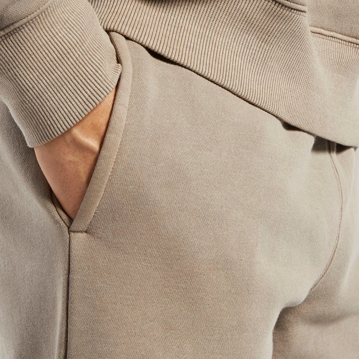 hm5363_6_apparel_on-model_detail-view-1_grey-huge-665791b9451e3