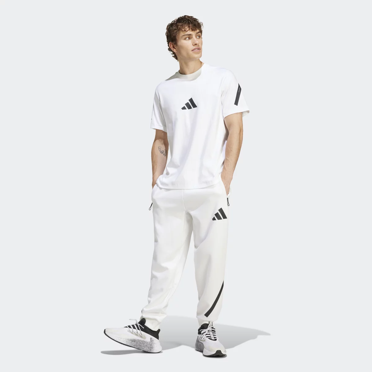 6703d9deeadffJE3078_7_APPAREL_On_Model_Standard_Outfit_View_grey