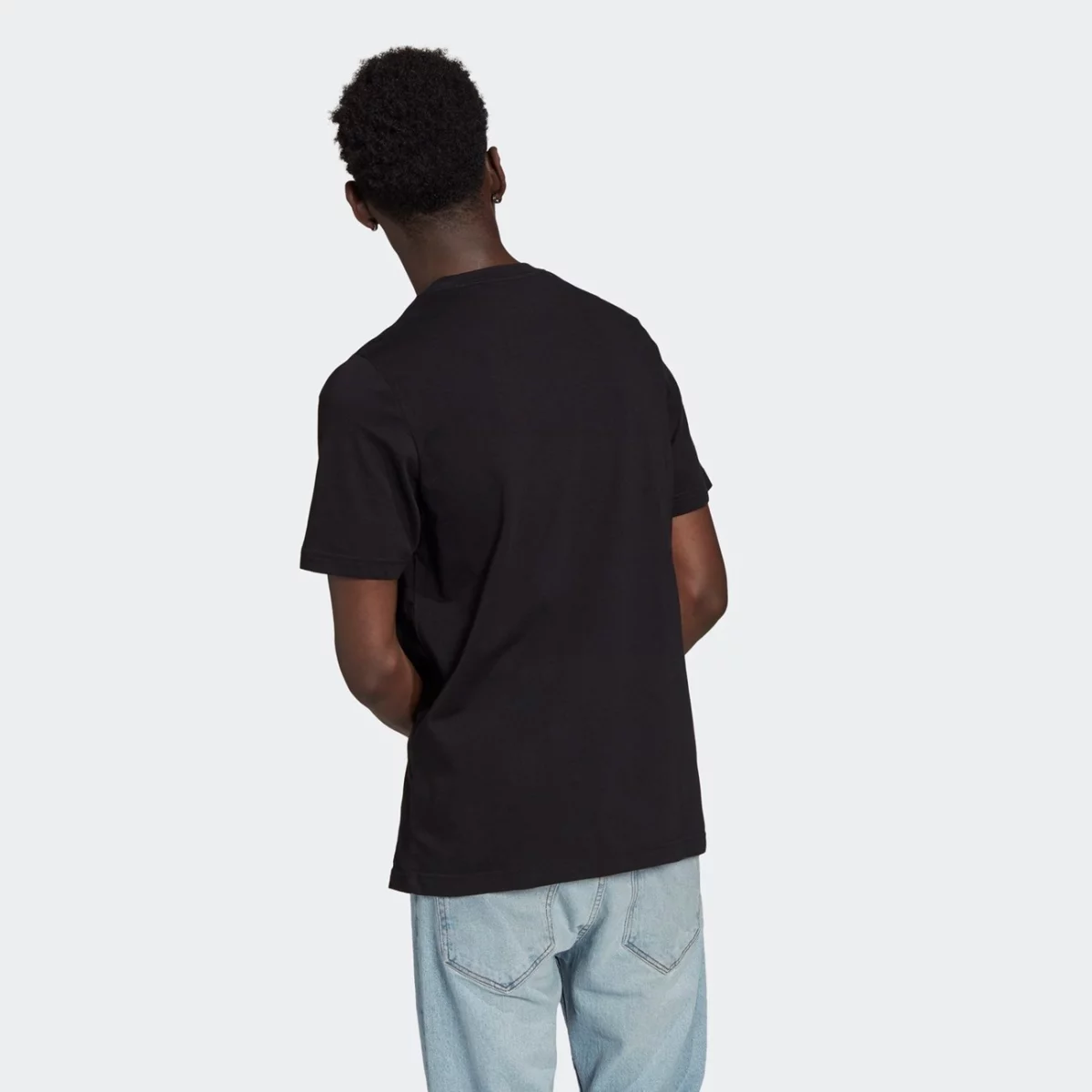 gn3416_app_on-model_back_gradient-huge-665753d9c0a15