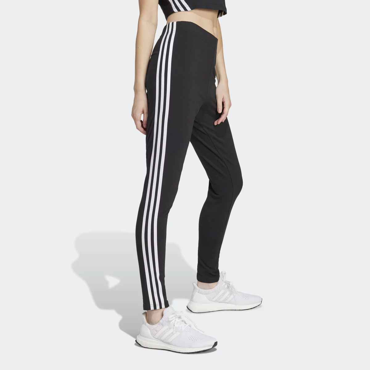 67406bf643fe5IP1570_5_APPAREL_On_Model_Walking_View_grey