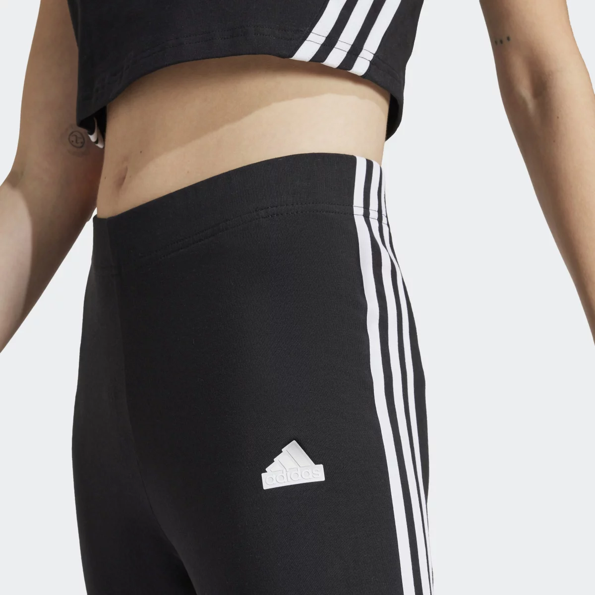 67406bf93007cIP1570_6_APPAREL_On_Model_Detail_View_1_grey