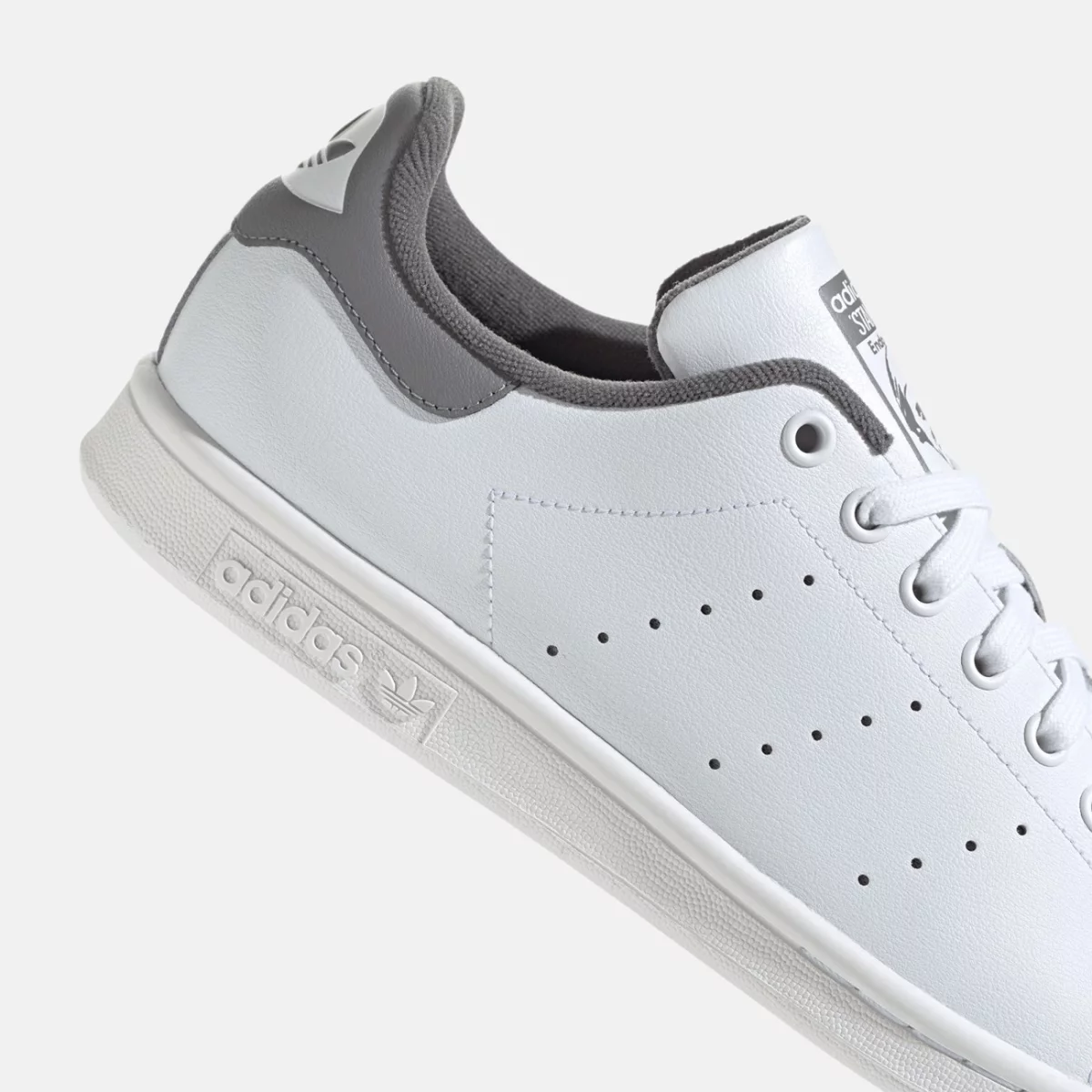 ig1322_9_footwear_photography_detail-view-2_transparent-huge-6658417221832