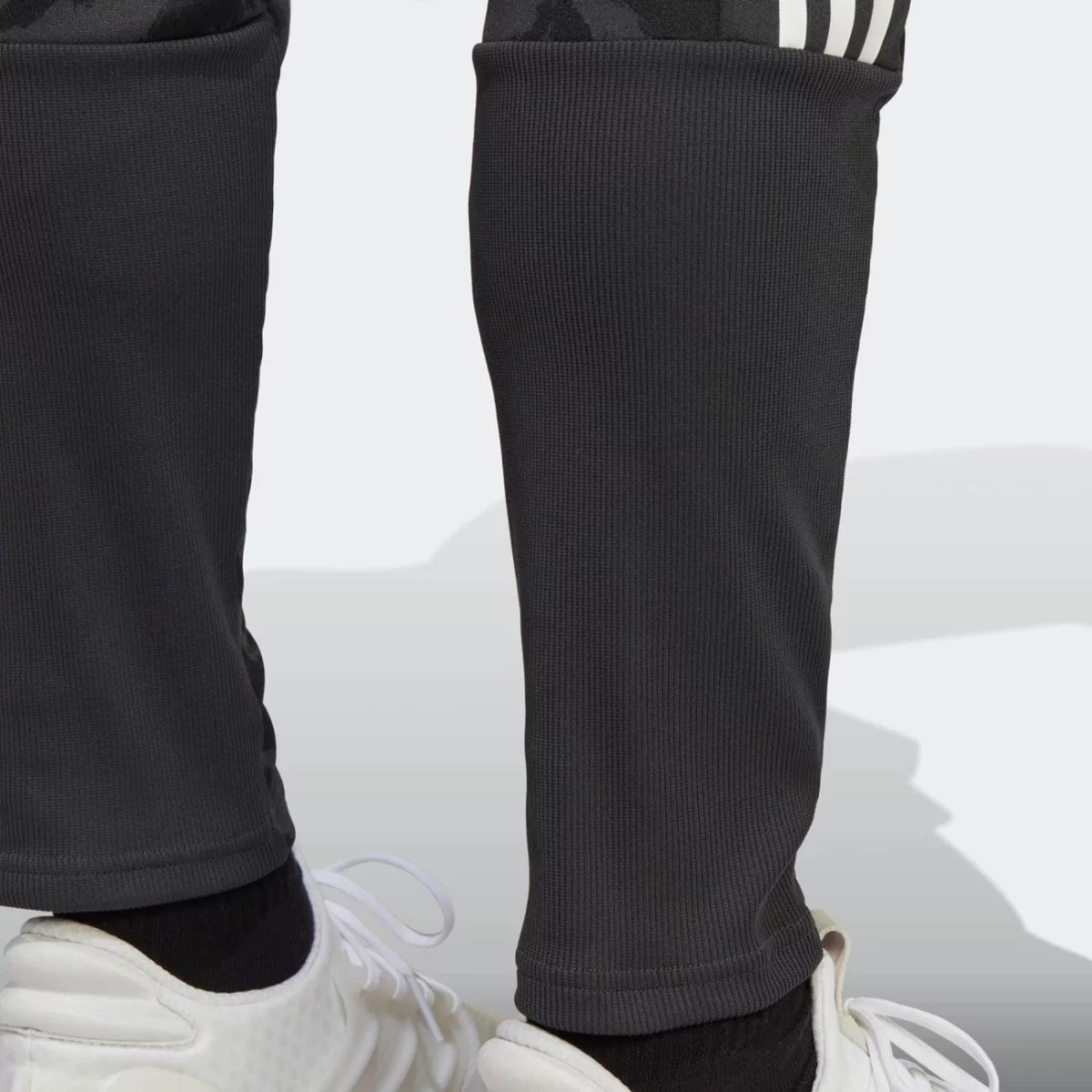 0_0060_ib8383_7_apparel_on-model_detail-view-2_grey-huge-66579ffc3f2c8