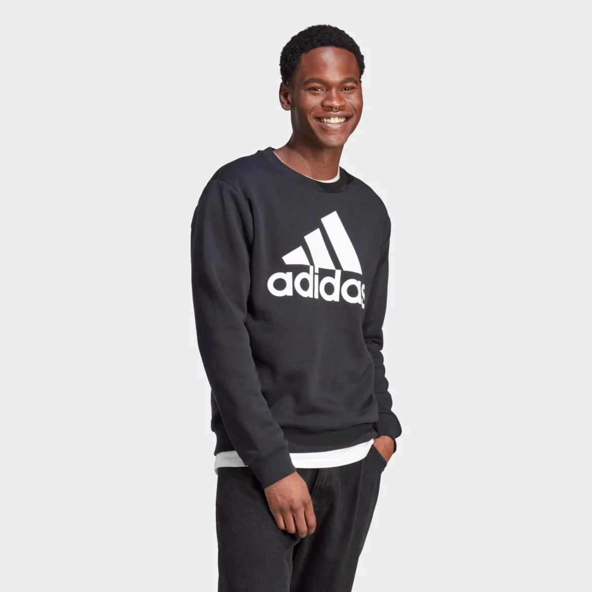 ib3995_6_apparel_on-model_walking-view_grey-huge-6657a7e616e93