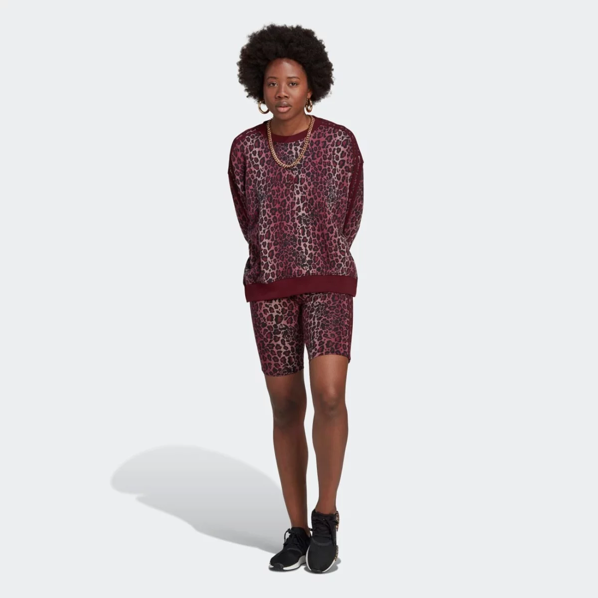 hk5192_5_apparel_on-model_standard-outfit-view_grey-huge-665792eb89734