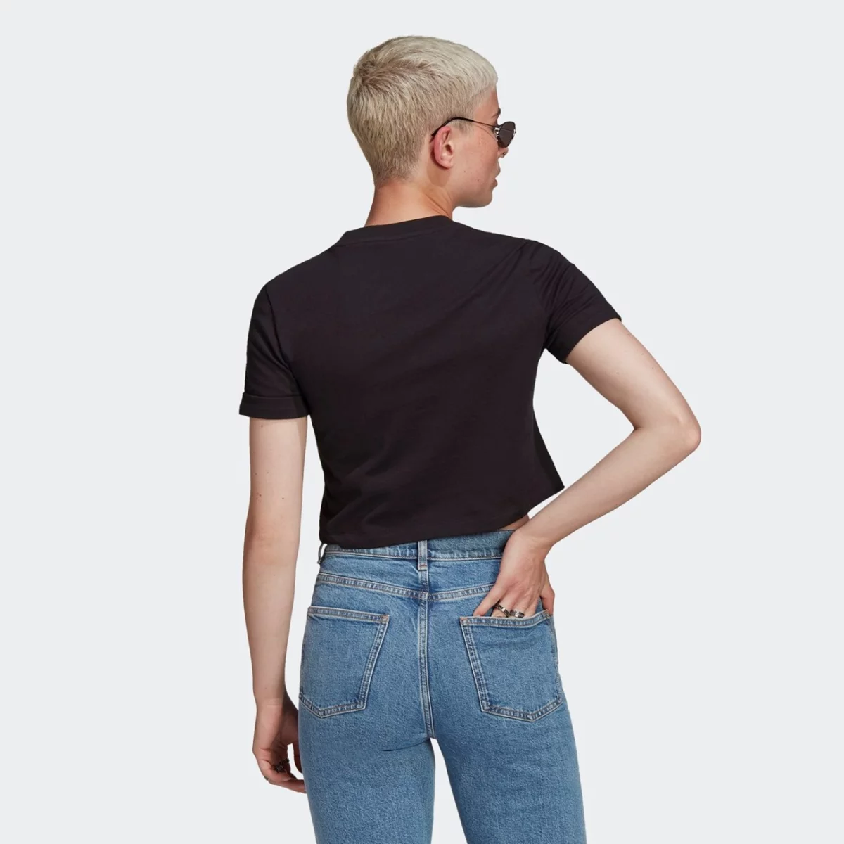 gn2802_app_on-model_back_gradient-huge-66575587b9b86