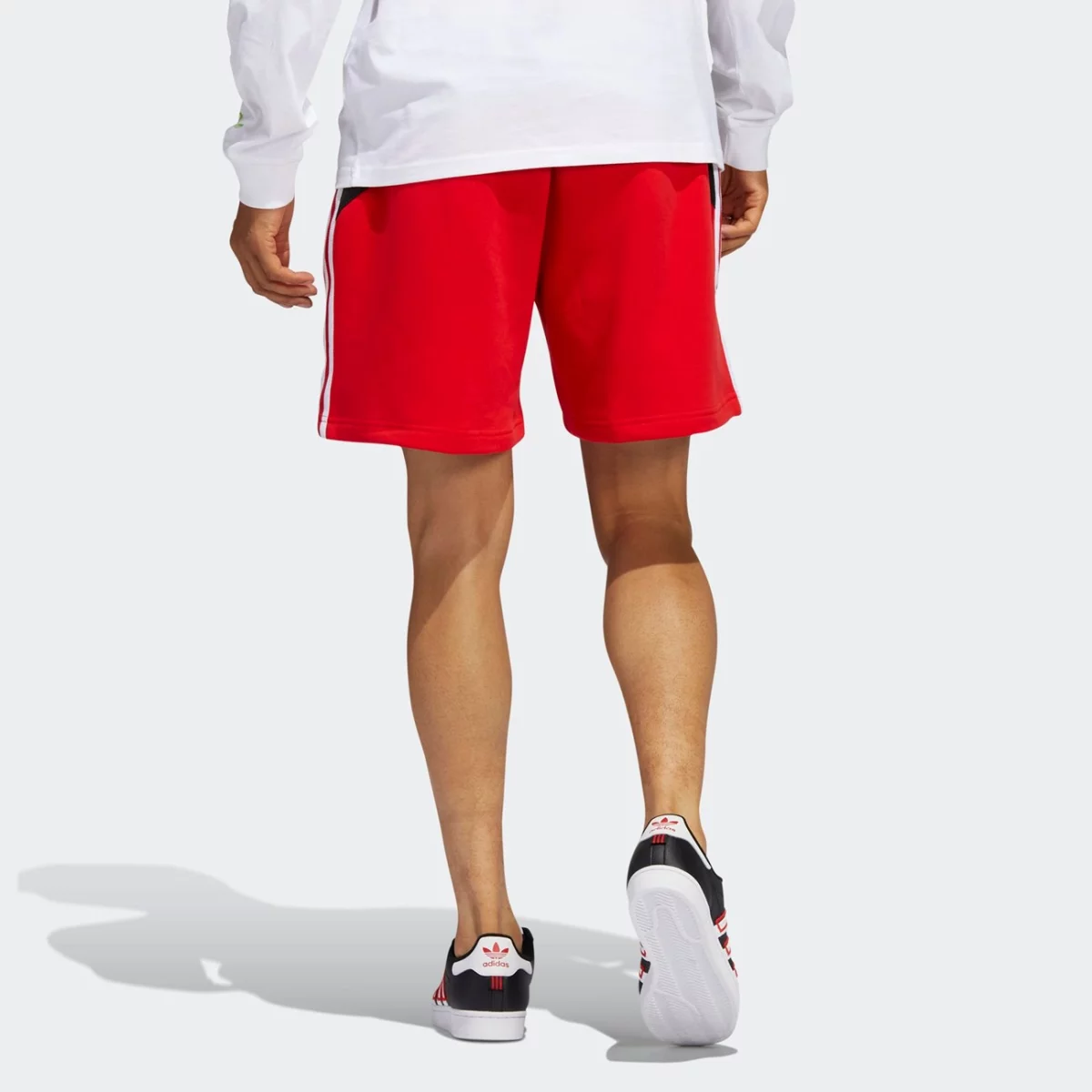 hc2092_app_on-model_back_gradient-huge-66577a1f340d8