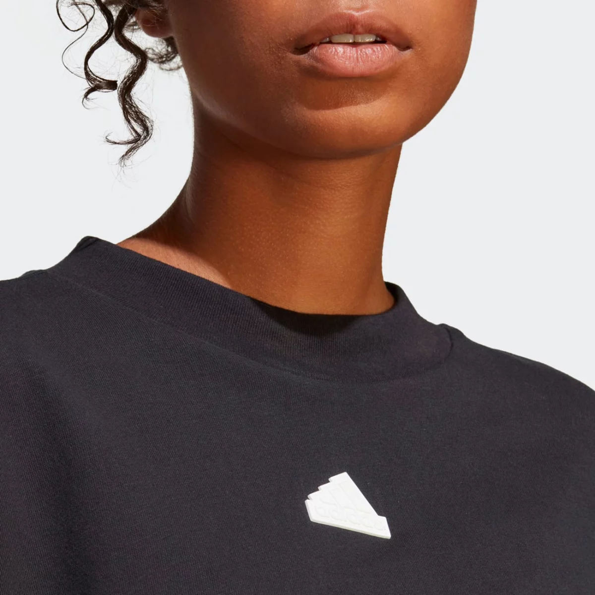 ht4695_8_apparel_on-model_detail-view-1_grey-huge-6657a0f569b68