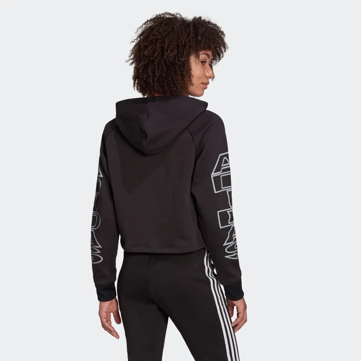 h15775_app_on-model_back_gradient-huge-665761ccd6937