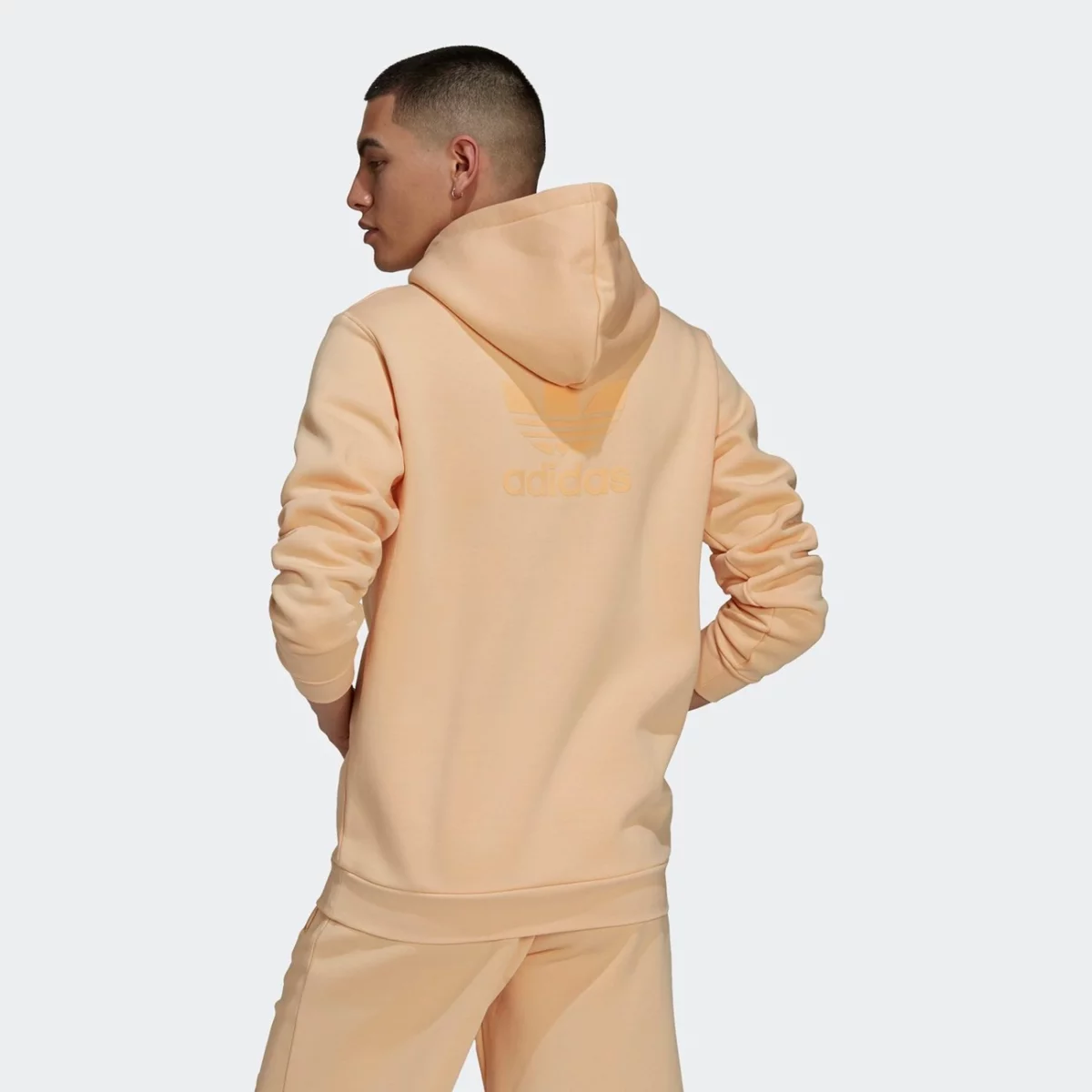 h09144_app_on-model_back_gradient-huge-6657642295bcd