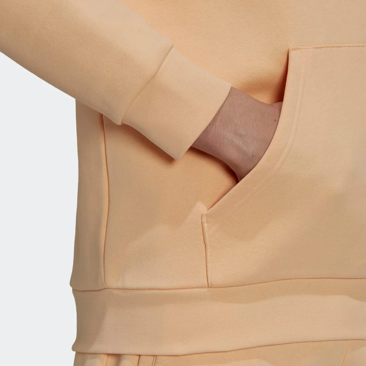 h09144_app_on-model_detail-2_gradient-huge-66576429b1dea