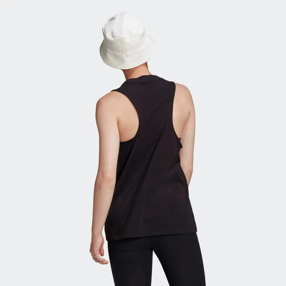 gn2884_app_on-model_back_gradient-huge-66575530307a7
