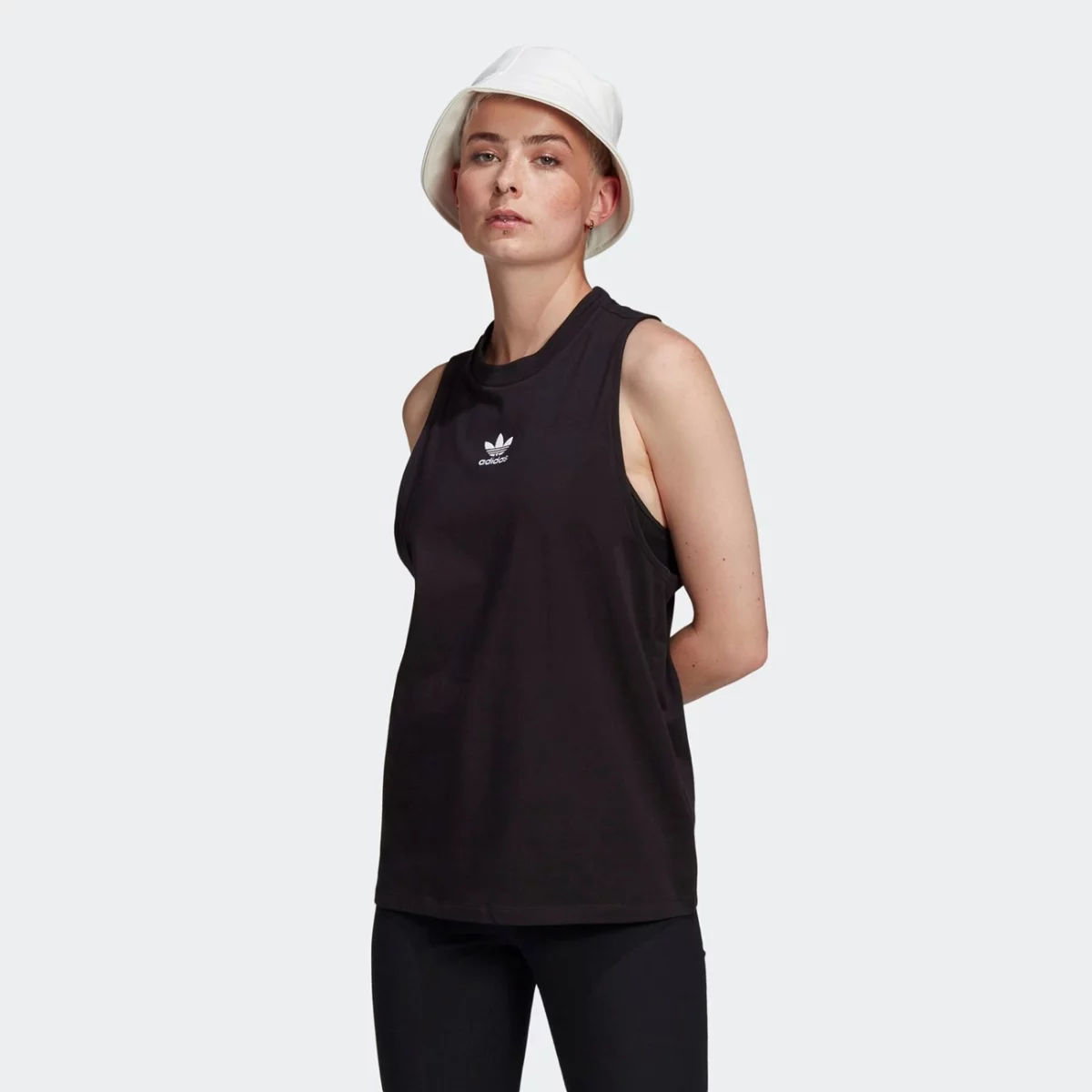 gn2884_app_on-model_standard_gradient-huge-6657552ed81a0