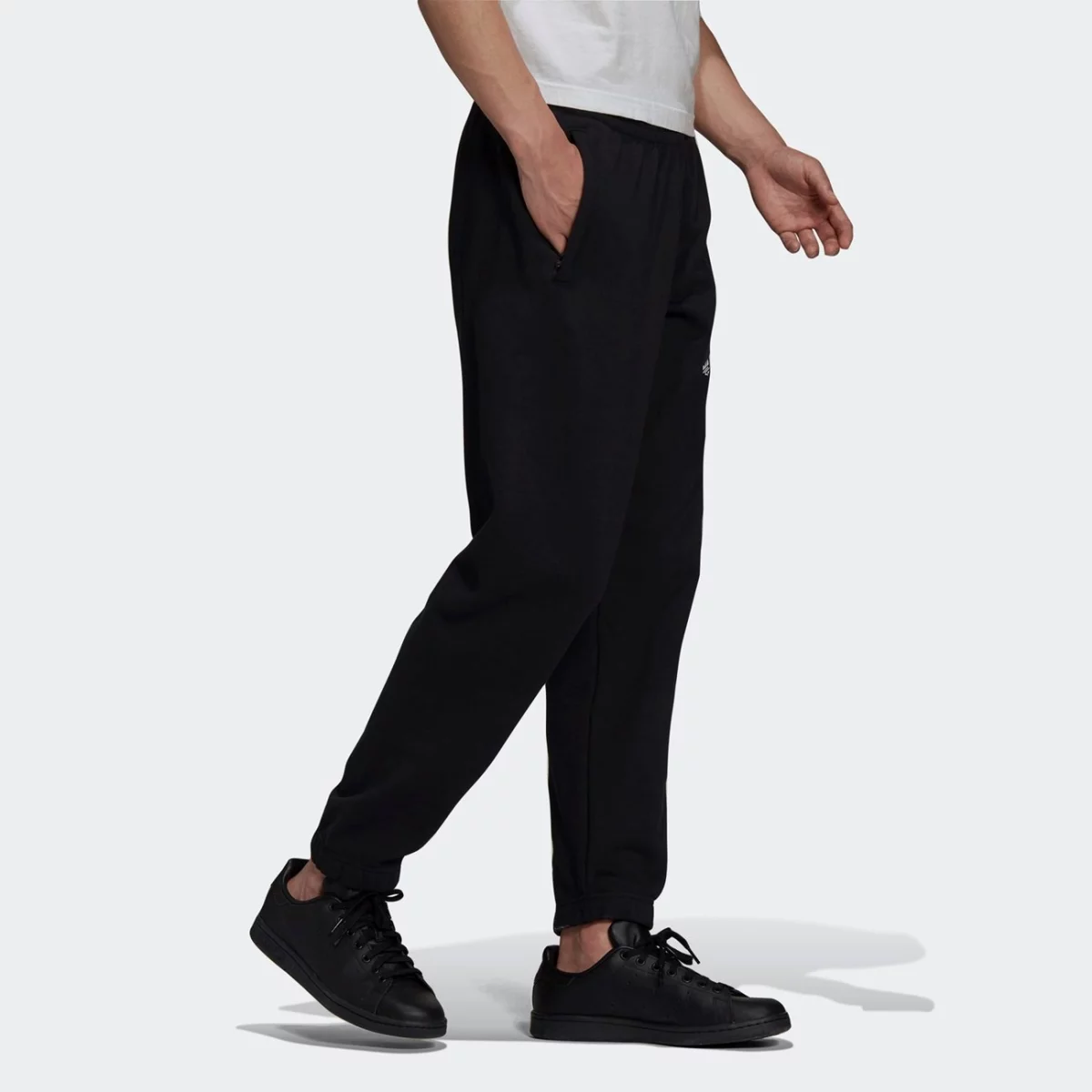 h35651_app_on-model_walking_gradient-huge-6657657d3fa05