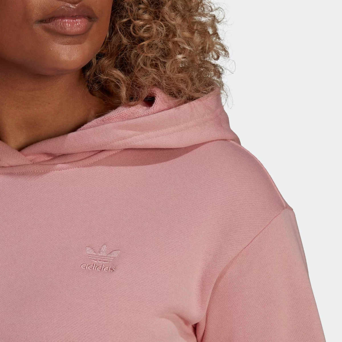 he6884_app_on-model_detail-1_gradient-huge-6657770e3dc35