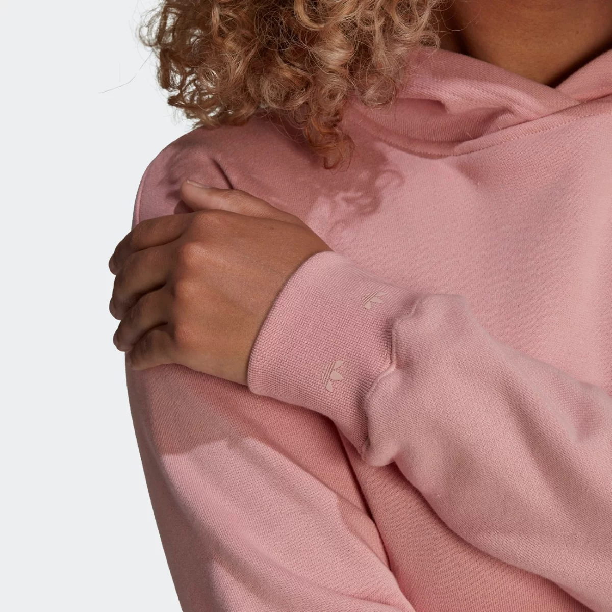 he6884_app_on-model_detail-2_gradient-huge-6657771224126