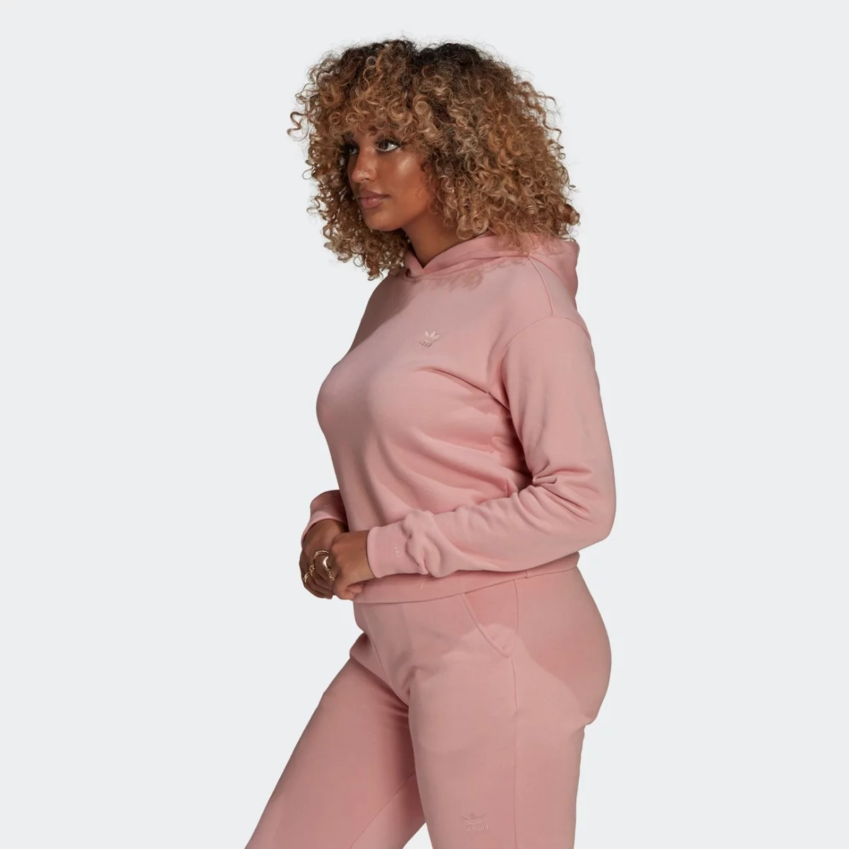 he6884_app_on-model_side_gradient-huge-6657770ca2e62