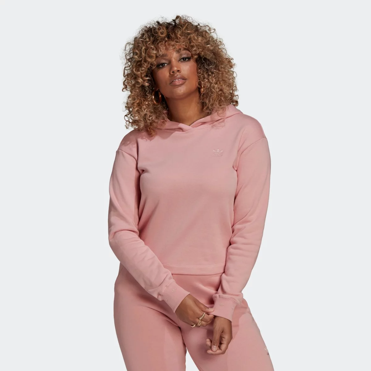 he6884_app_on-model_standard_gradient-huge-66577709881a7