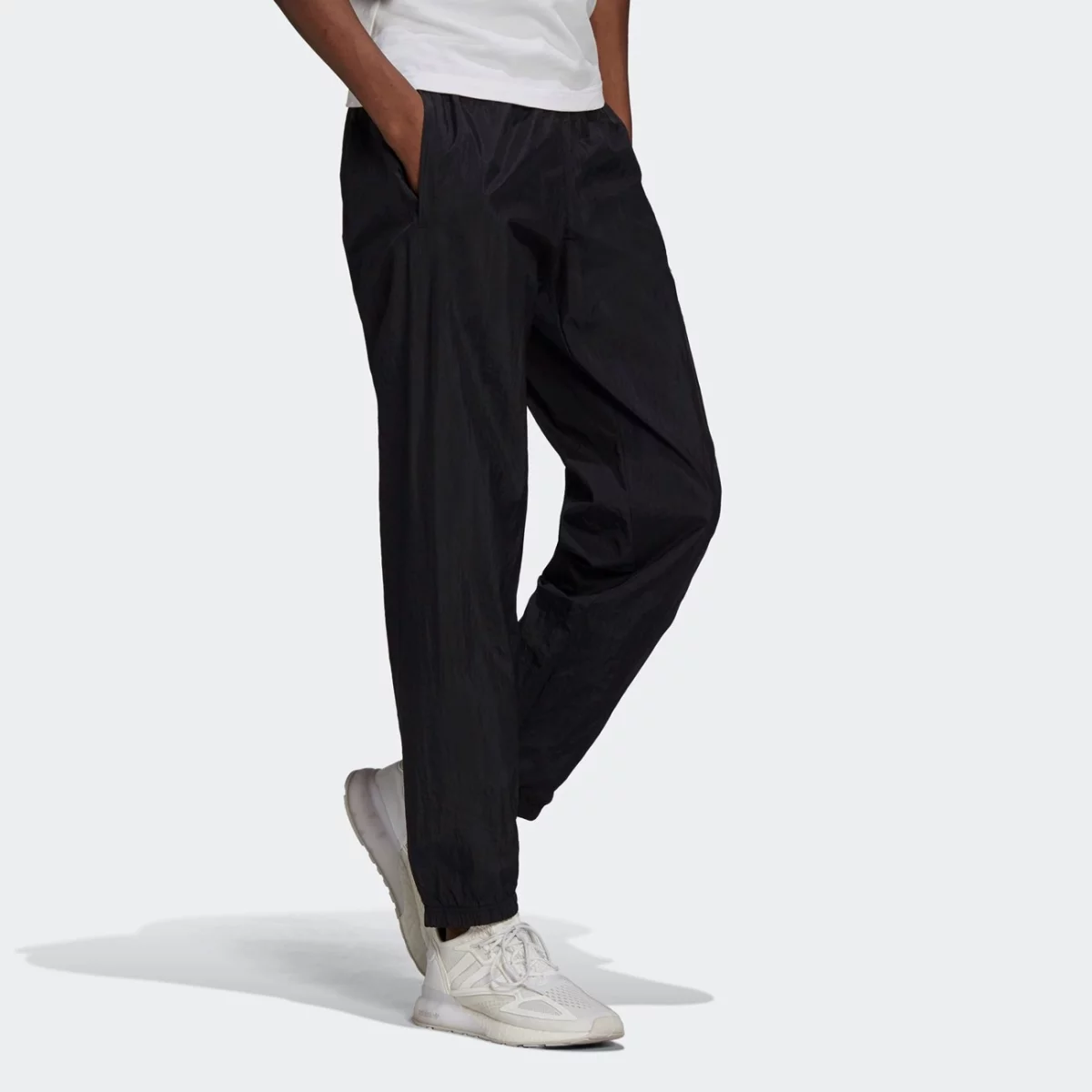 h37738_app_on-model_walking_gradient-huge-665765460581b
