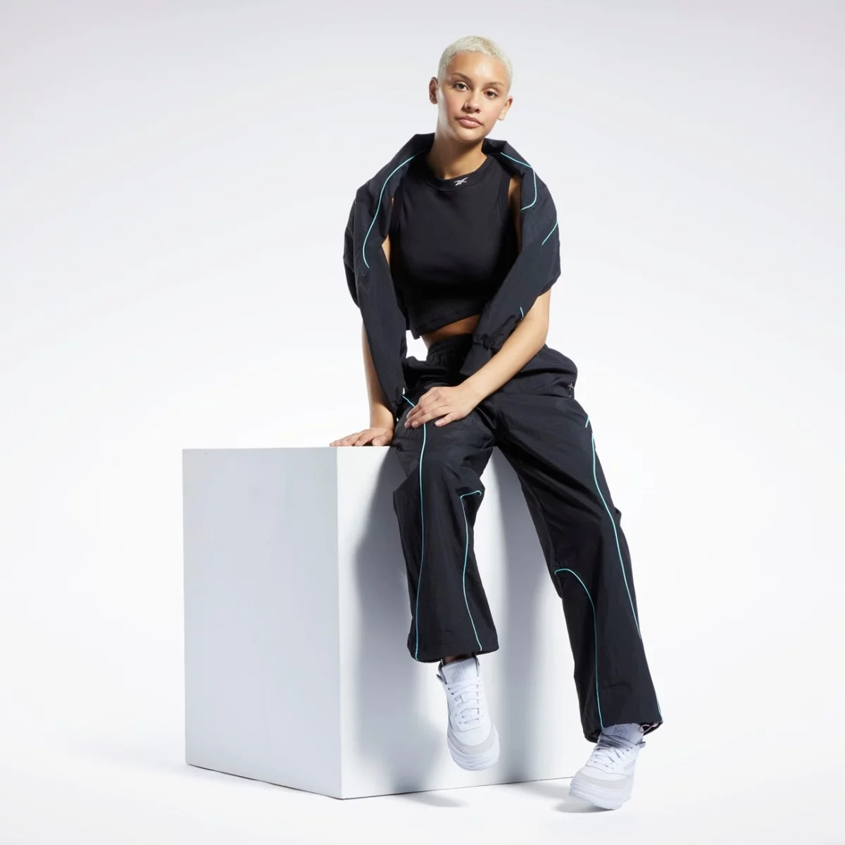 hg1179_5_apparel_on-model_standard-outfit-view_grey-huge-6657925161a0b