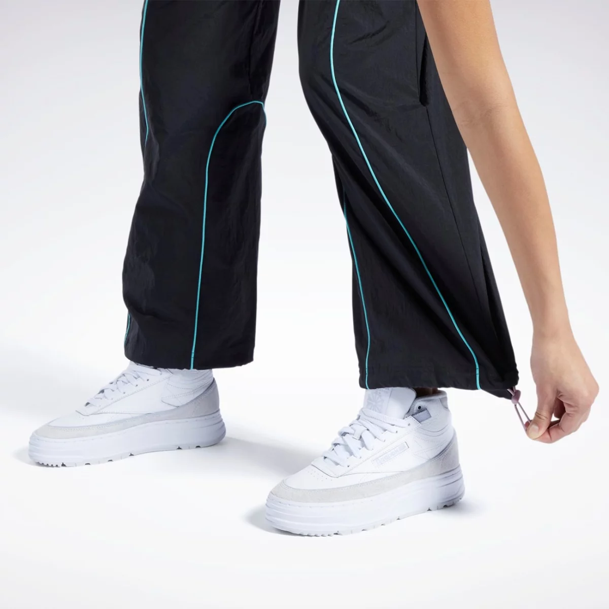 hg1179_6_apparel_on-model_detail-view-1_grey-huge-66579252ccec7