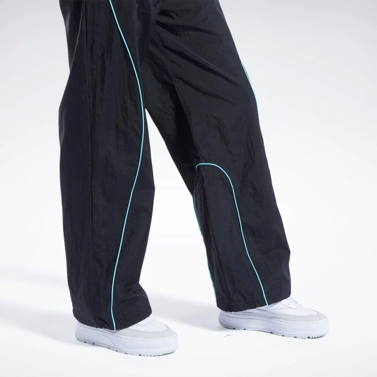 hg1179_7_apparel_on-model_detail-view-2_grey-huge-6657925444a58