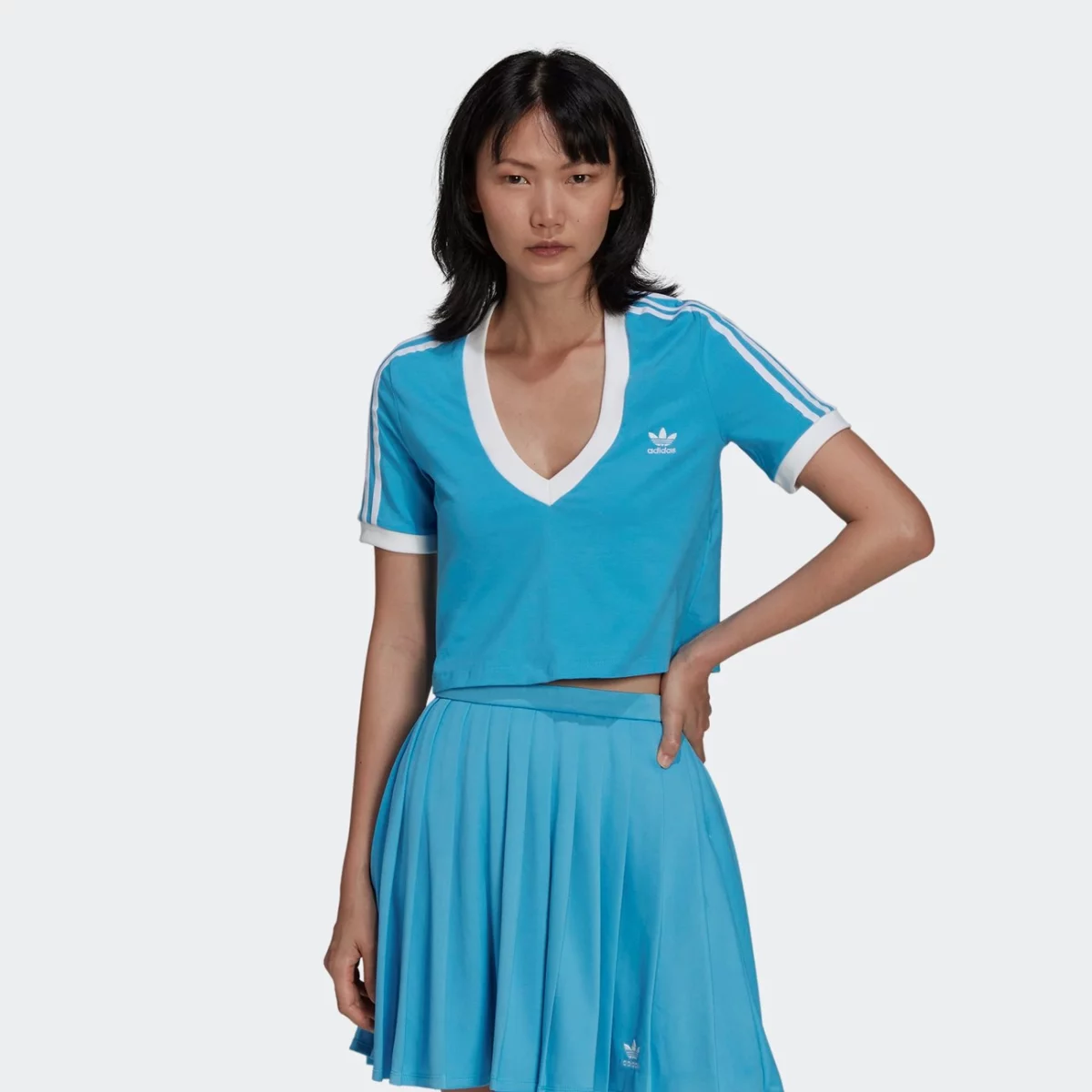 hc2035_app_on-model_standard_gradient-huge-665779cc01cd4