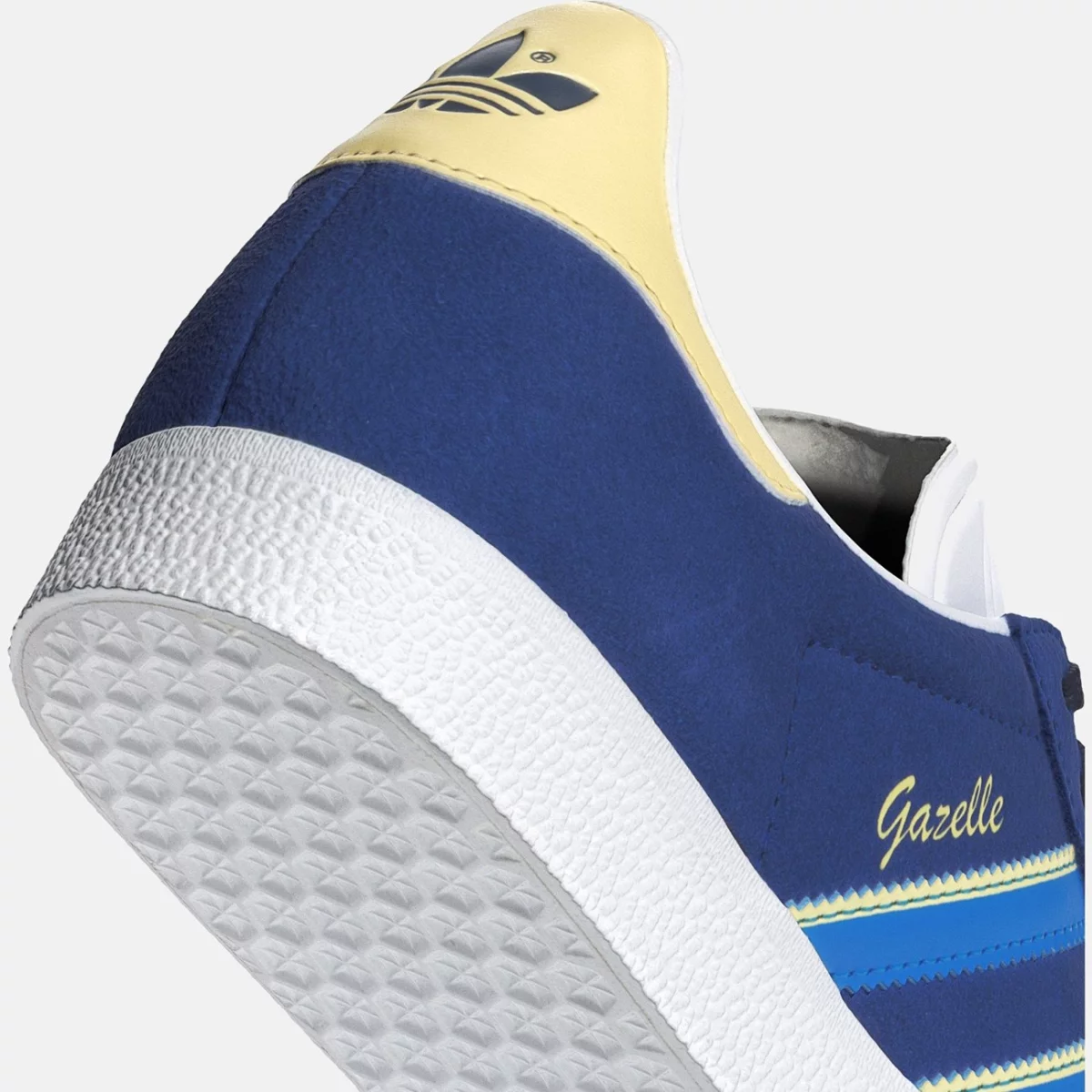 ie0439_9_footwear_photography_detail-view-2_transparent-huge-665842c5af7ad