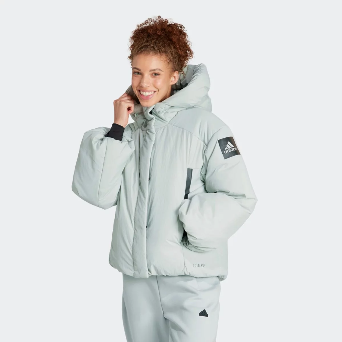 ik3122_3_apparel_on-model_standard-view_grey-huge-6657a67109679